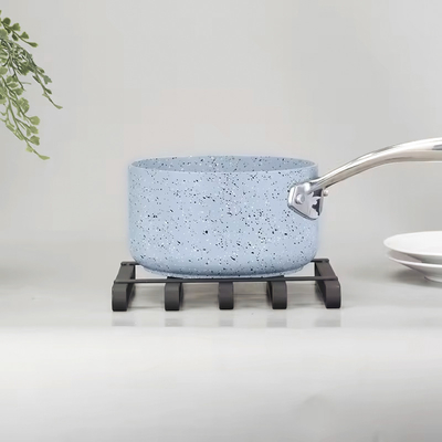 kopen Zwart poeder gecoate vierkant top fancy metaal trivet huis decoratieve ijzeren draad trivet online vervaardiging