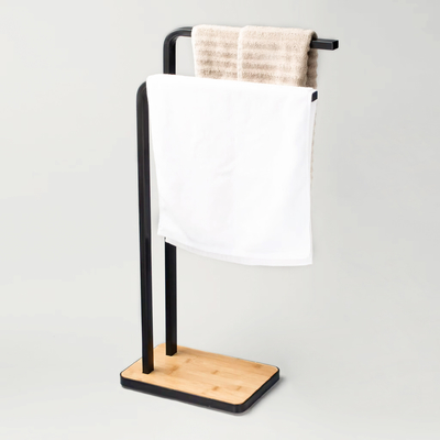 Nieuwe zwarte badhanddoekstand torenhouder met twee armen hand vrij staande badkamer houten bamboe handdoekenrek